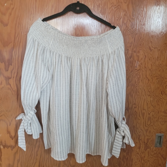 She + Sky Tops - NWT She + Sky top/blouse Sz L